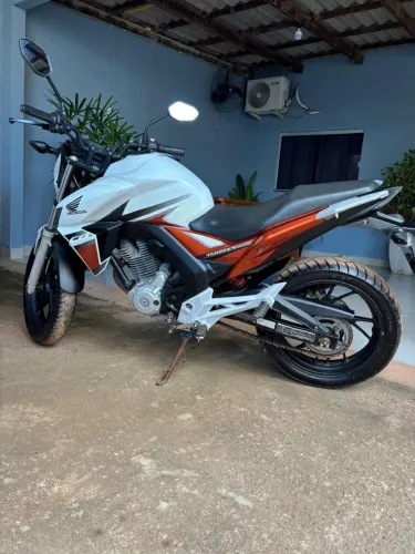 Vende-se uma motocicleta Twister 250 ano 2017