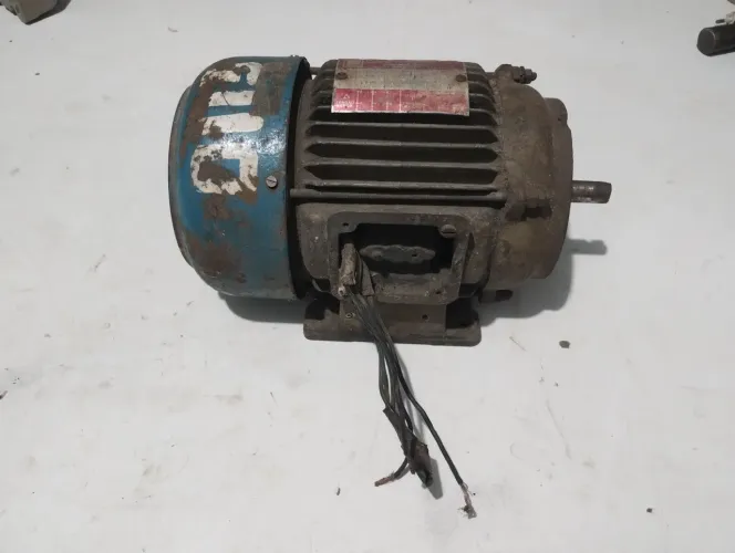 Motor elétrico trifásico 220/380V 1/4CV 