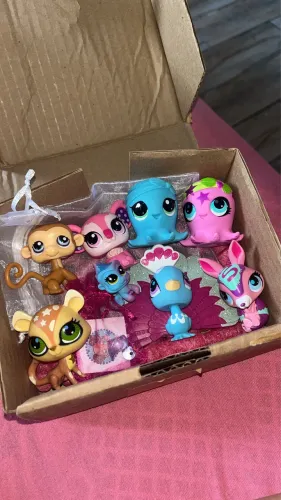 Vendo conjunto de bonecos LPS + Briquedos Kinder Ovo Grátis 