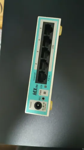 MikroTik RouterBOARD hEX lite (modelo RB750r2)