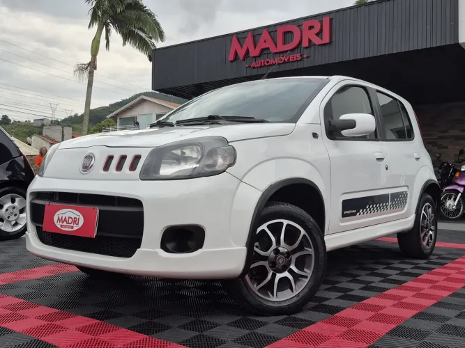 Fiat Uno Sporting 1.4 EVO Fire Flex 8V 4P 2014
