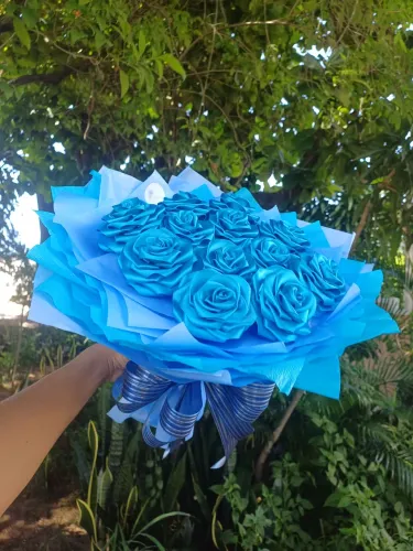 Buquês de cetim e presentes personalizados
