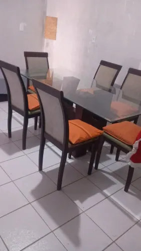 Vendo Mesa de vidro temperado com 6 cadeiras