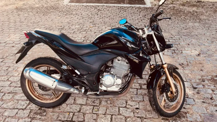 Cb 300 extra diferente das iguais 