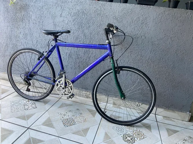 Bicicleta aro 26 com marchas e folha aero,com alguns reparos a fazer