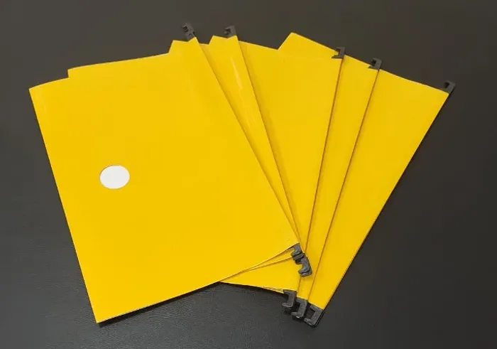 Conjunto com 10 pastas suspensas na cor amarela