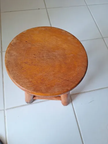 Vendo branquinho em madeira maciça