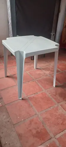 MESAS E CADEIRA