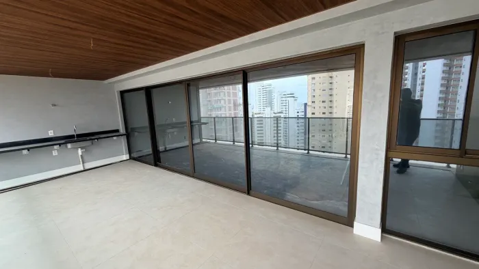 Esquadria em alumínio bronze com vidro