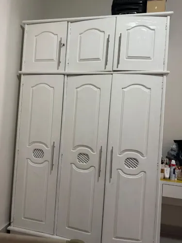Guarda roupa de madeira