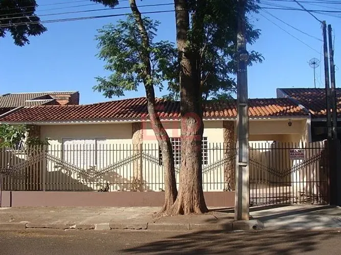 Casa para alugar em Maringá no Parque das Bandeiras com 3 quartos, suíte, 4 vagas de garag
