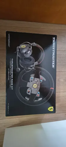 Acessório Volante + Headset Thrustmaster Ferrari 599XX Evo
