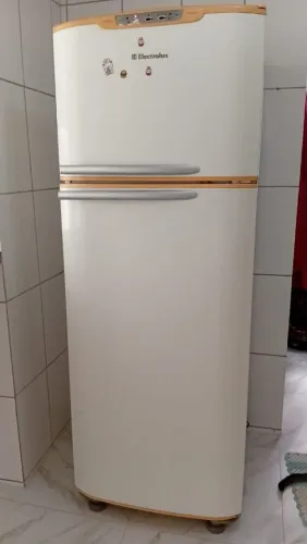 Geladeira Electrolux Conservada 