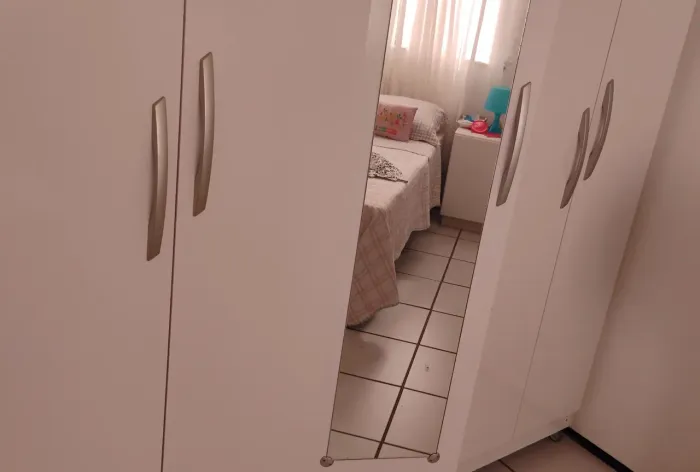 Guarda roupa 5 portas com espelho