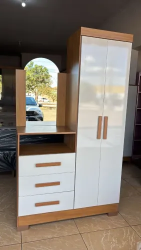 Cômoda com espelho