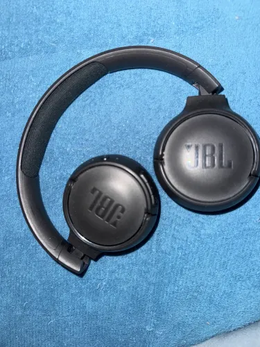 Fone JBL Tune 520BT. Cor: Preta