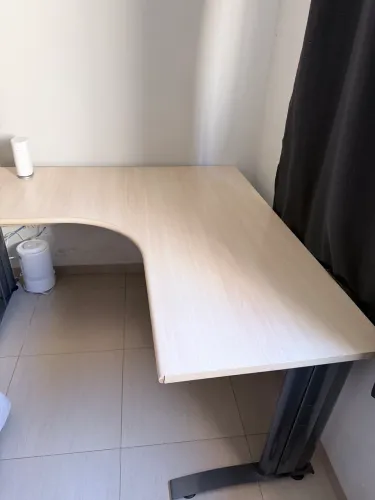 Mesa de escritório em L
