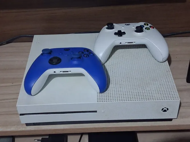 ? Xbox One S 1TB + 2 Controles Originais ? Completo