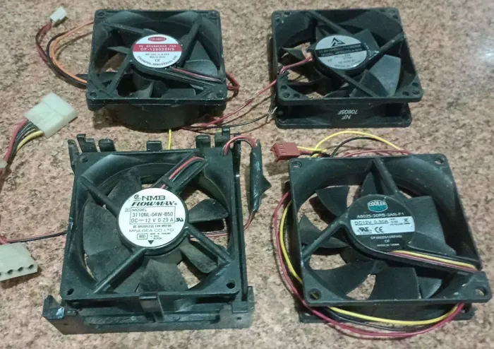 Cada R$ 15,00. Ventoinhas para uso em computadores ou outros, funcionando perfeitamente.