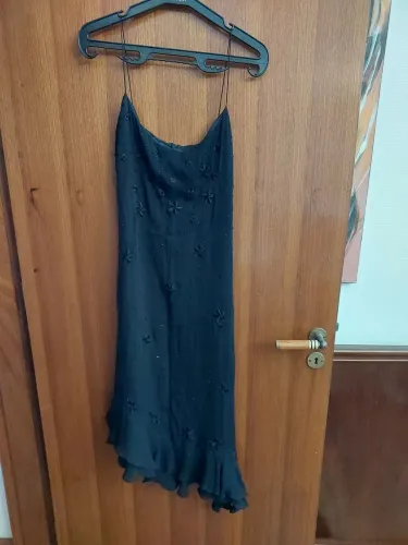 Vestido preto. Festa. Seda pura. Lelis Blanc. Tamanho 40. Bordado na parte frontal.