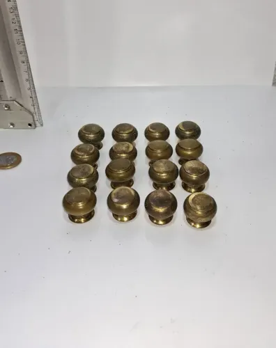 Conjunto de 16 (dezesseis) antigos puxadores de Metal Latão Ou Bronze, Sólidos E Pesados.