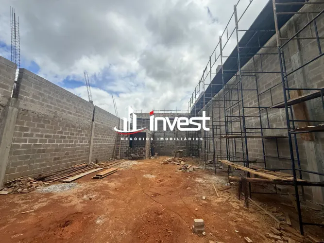 GALPÃO COMERCIAL EM CONSTRUÇÃO (70%) COM LOCALIZAÇÃO PRIVILEGIADA EM AVENIDA IMPORTANTE DO