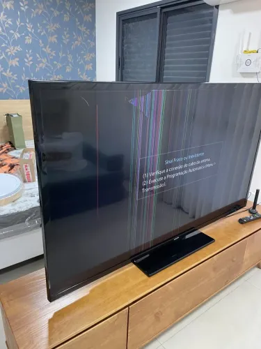 TV Samsung 65? Quebrada