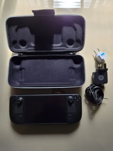 Steam Deck OLED 1TB - Completo com capa, carregador e adaptador para tomada