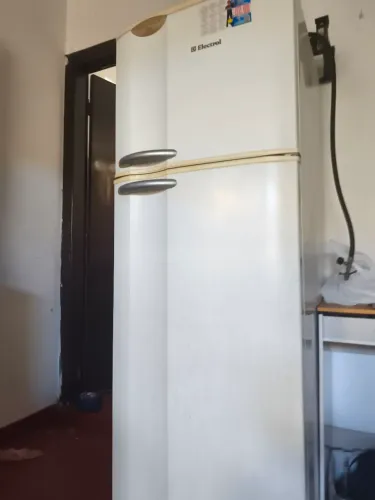 Geladeira funcionando só o congelador parte de baixo não gela