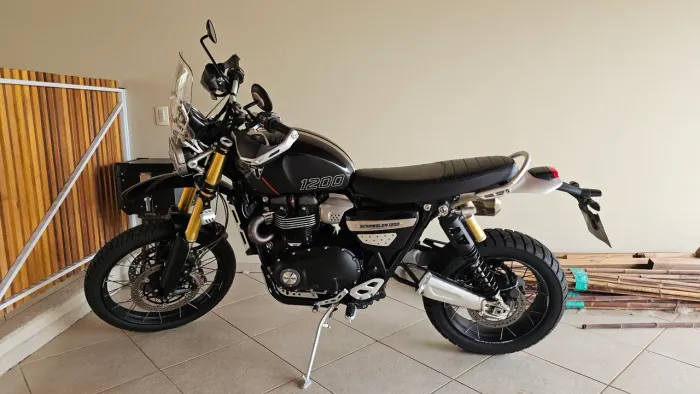 Vendo Scrambler 1200xe com pneus Michelin novos e acessórios(7mil incluídos)