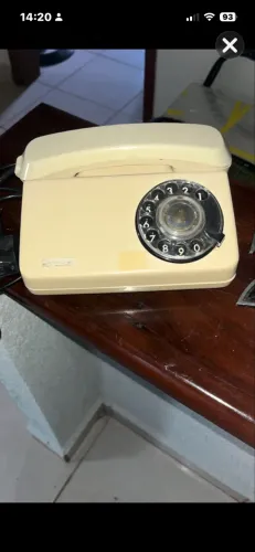 Aparelho de telefone antigo. Perfeito