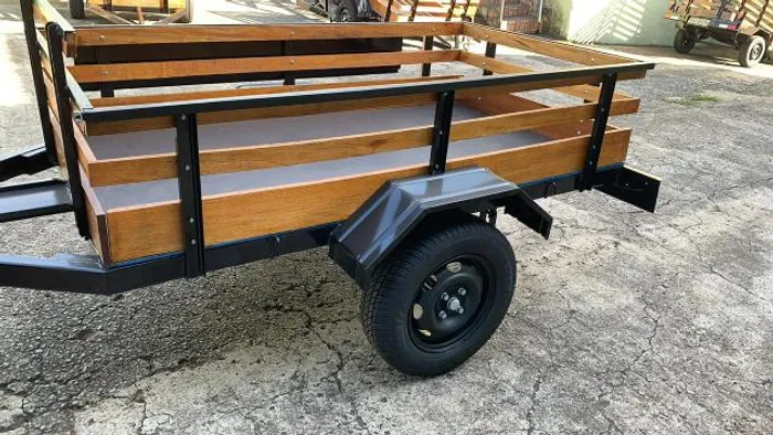 Carreta mista para carga e 1 moto