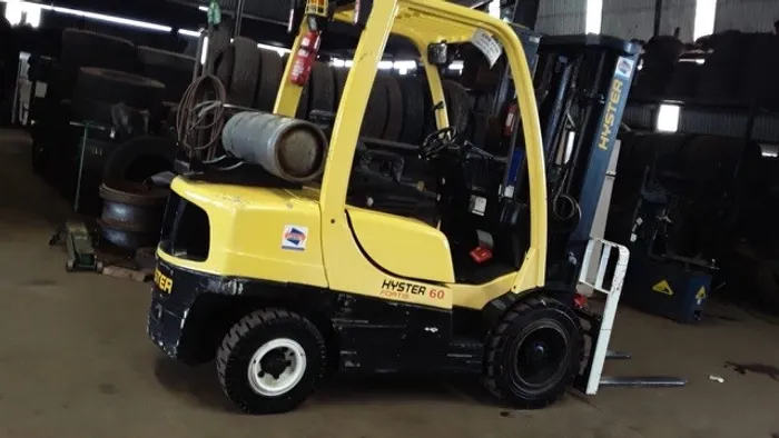 Empilhadeira Hyster H60FT triplex deslocador 2016