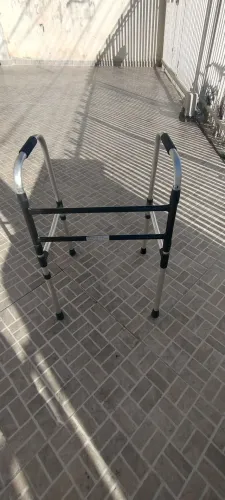 Andador seminovo c/regulagem