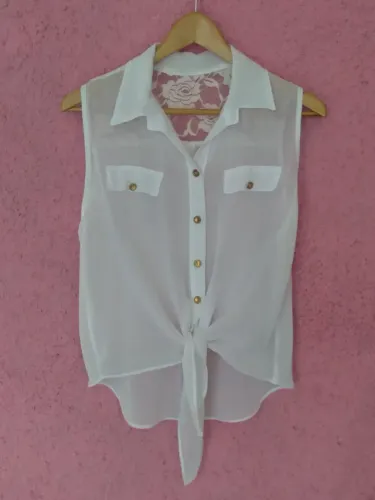 Blusa feminina com transparência de amarrar na cintura detalhe com renda nas costas