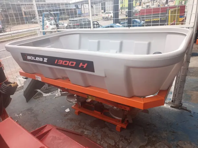Distribuidor de Adubo e Sementes Bolea II 1300 Hidráulica e Inox - Nova