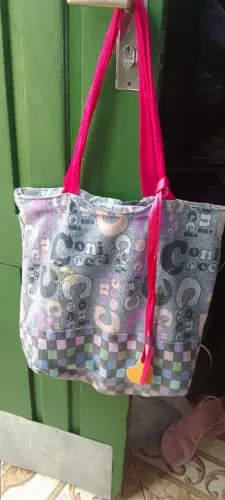 Bolsa de ombro com estampa divertida