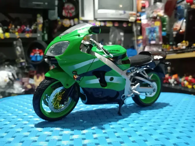 Motocicleta Kawasaki Ninja 1/12