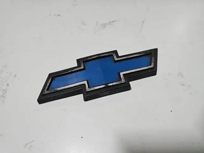 Opala caravan 82 a 84 emblema gravata grade original