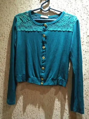 Casaquinho verde com renda