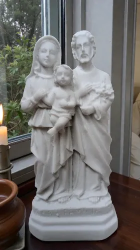 Imagem da Sagrada Família em Pó de Mármore 9 cm | Escultura Religiosa Católica | Proteção