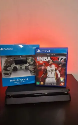 PS4 Slim semi novo + jogo brinde + garantia + controle novo