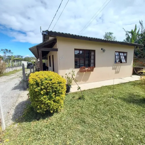 Terreno com 4 casas na Vargem Grande/Florianópolis