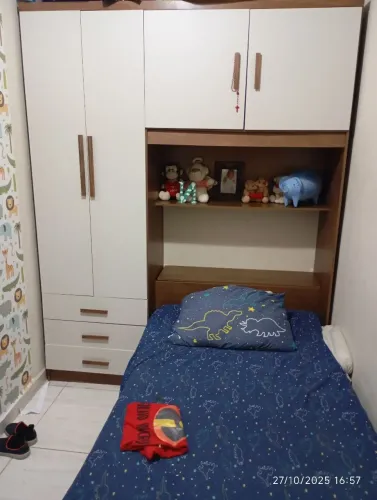 Guarda roupa com cama solteiro