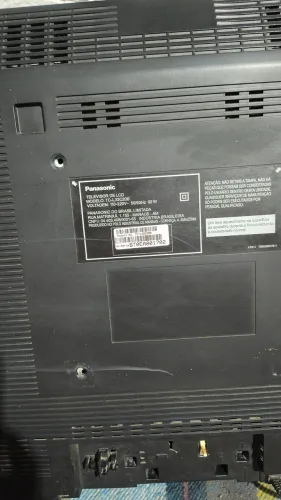 Vendo tv Panasonic modelo tc-l32b20b usada, conservada, led, digital.