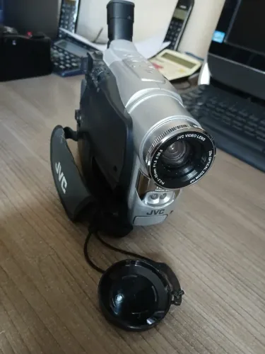 FILMADORA JVC- VIDEO LENS SUPER VHS 250,00