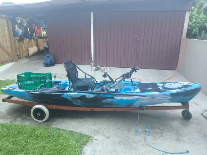 Vendo caiaque toork milha nautica com pedal power drive com sonar Garmin Striker 4 