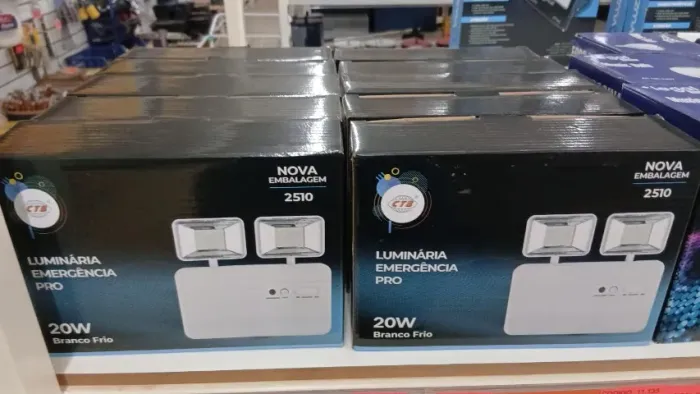 Luminária de Emergência PRO 20W Branco Frio 2 faróis a vista R$189,90 