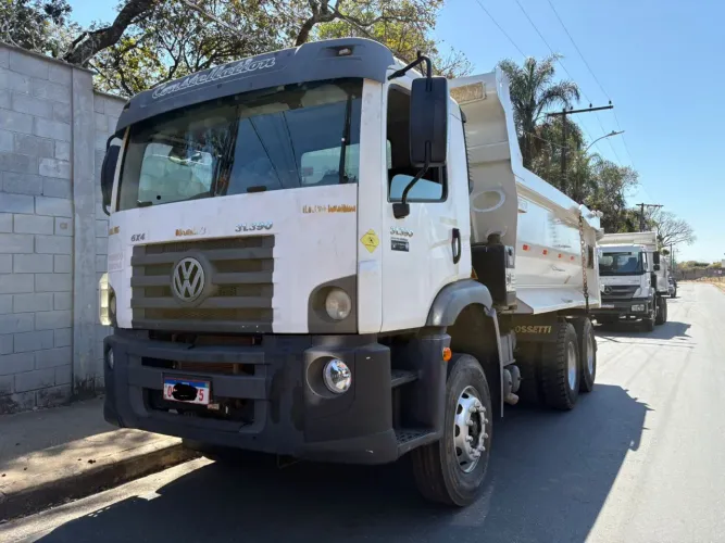 VW Constellation 31390 > 31330 traçado 6x4 caçamba meia cana Rossetti hardox