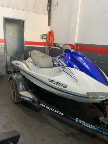 Vende jetski 2009 em ótimo estado. Mais informações. *.